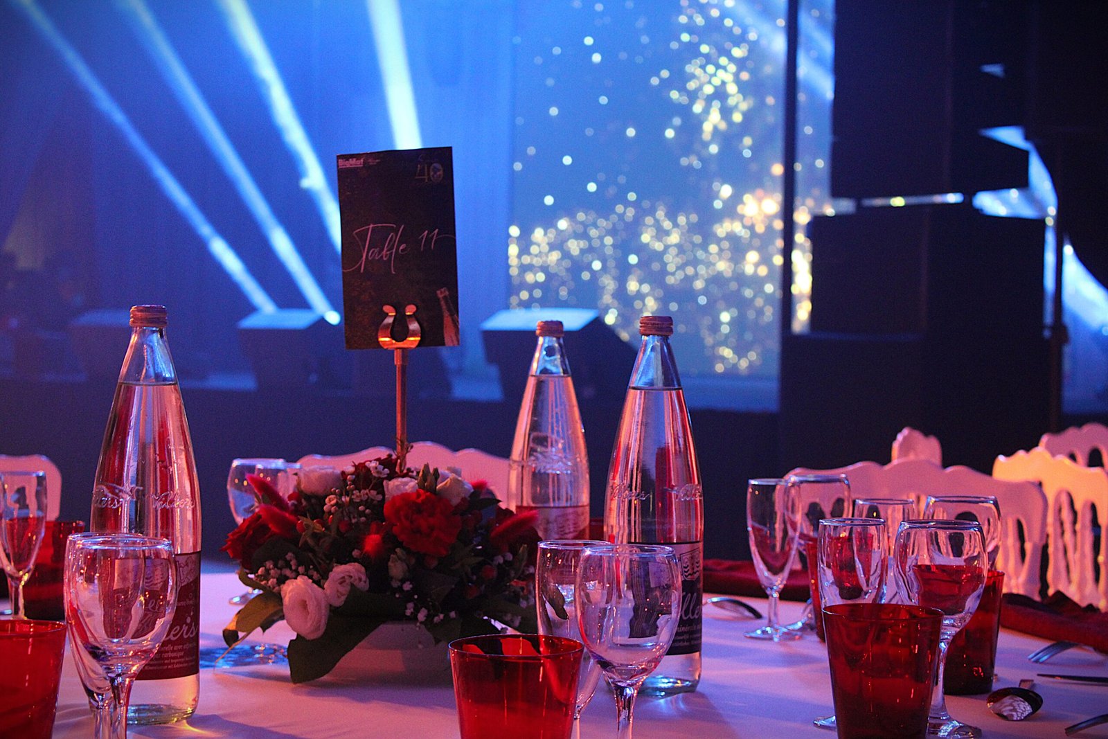 traiteur-Tables-dressees-40ans-Big-Mat-a-Toy-Evenements